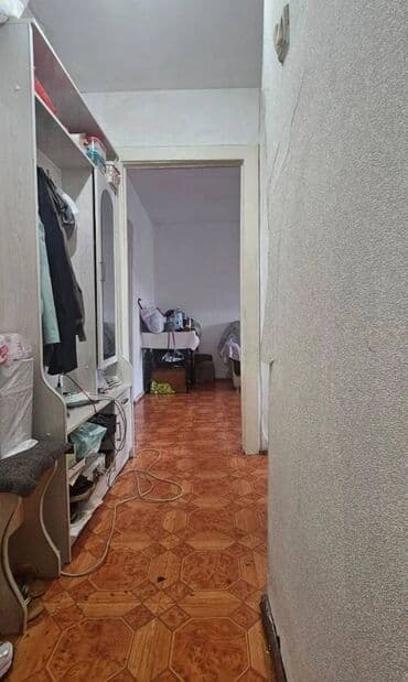 Ковролин: 2 бөлмө, 45 м², Жеке план, 4 кабат, Эски ремонт lalafo.kg да — 7 Ковролин: 2 бөлмө, 45 м², Жеке план, 4 кабат, Эски ремонт — 7