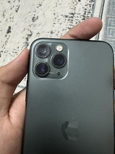 pixel 4a: Apple iPhone Pro в тёмно-зелёном цвете. Смартфон с большим — 3