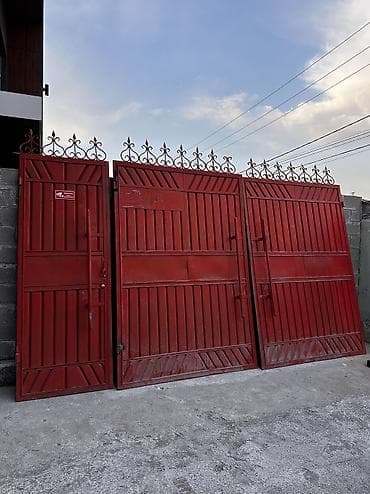 Распашные ворота б/у со стойками