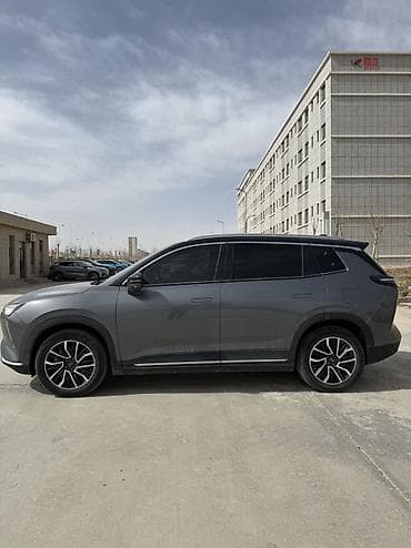 tesla model x: Электрический кроссовер (5 дверей), цвет серый металлик. Ключевые — 3