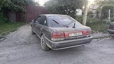 кызыл октябрь: Mazda 626: 1990 г., Кол менен иштөөчү, Седан — 1