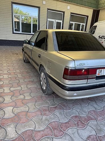Mazda 626: 1989 г., Седан