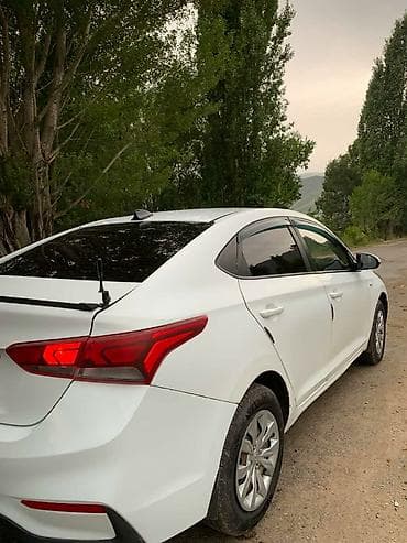 спарк сатуу: Hyundai Solaris: 2017 г., 1.6 л, Кол менен иштөөчү, Бензин, Седан — 4