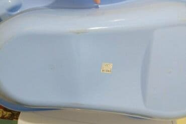 ванны для детей: Продаю ванночку для купания малыша. Немного потёртая снизу (на фото) — 2