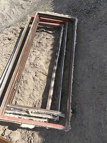 зеркало с подсветкой: Деревянные межкомнатные двери с коробками Состояние отличное. Материал — 1