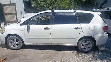 Toyota Ipsum: 2002 г., 2.4 л, Автомат, Бензин, Минивэн — 2