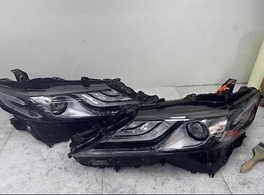 Комплект передних фар Toyota