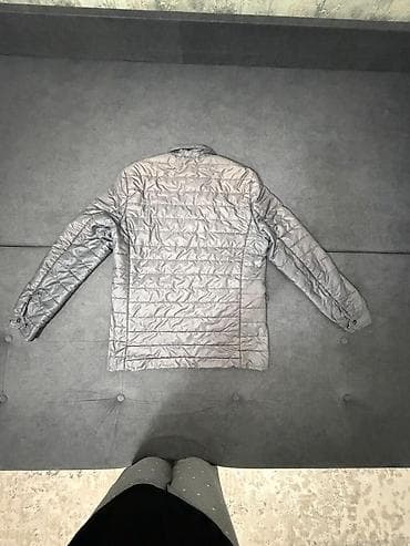 стеганая куртка: Ультралёгкая стеганая куртка-сорочка серебристо-серого цвета. - — 2