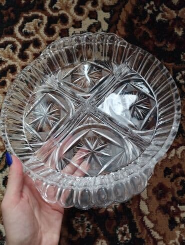 Хрустальная ваза с делением на секции. новая,но есть очень маленький
