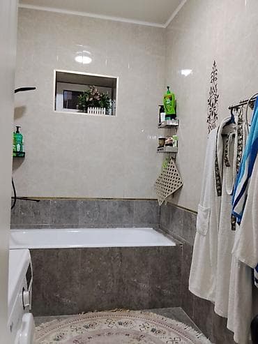 дом ок ордо: 🏡 Продаётся уютный двух этажный дом в ж/м Ак Ордо 2 📐 Площадь дома — 8