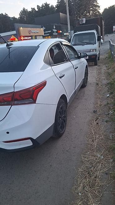 Транспорт: Hyundai Solaris: 2017 г., Седан — 5