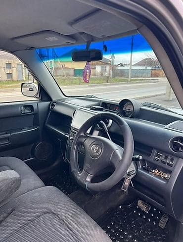 Toyota bB: 2004 г., 1.3 л, Автомат, Бензин, Минивэн