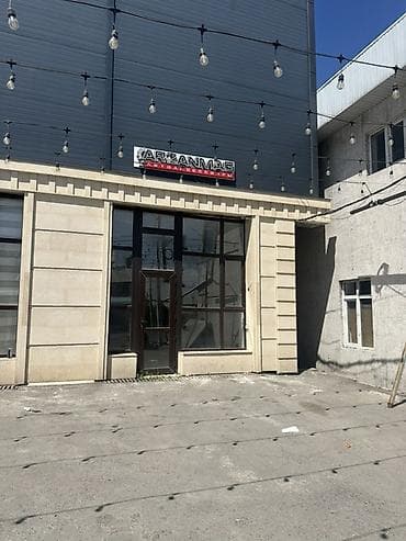 Сдаётся помещение под коммерцию в отдельном блоке здания. По нарамник