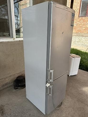 тв сони: Холодильник двухкамерный, серебристый, с нижней морозильной камерой — 1