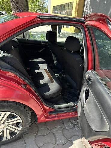 Продажа авто: Volkswagen Bora: 2004 г., 1.6 л, Механика, Бензин, Седан — 9