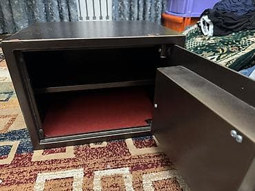 сейф кодовый: Металлический сейф с комбинированным замком (механический кодовый диск — 2