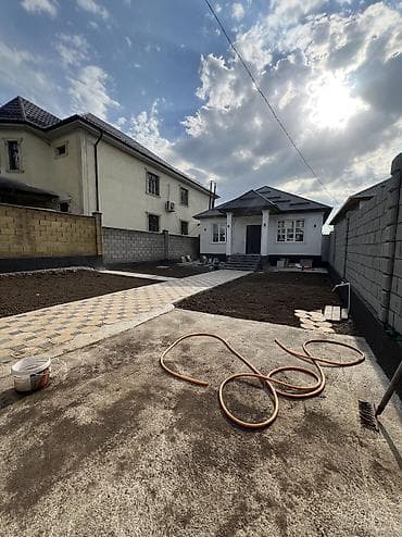 продаю 1этаж: Продаётся новый одноэтажный кирпичный дом на участке 3.5 сотки. Год — 2