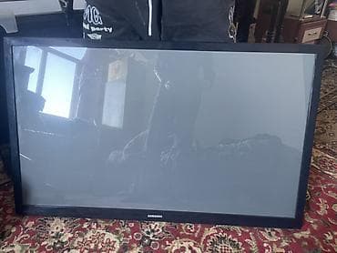study lamp: Телевизор Samsung, диагональ примерно 40–43". Плоская панель — 1