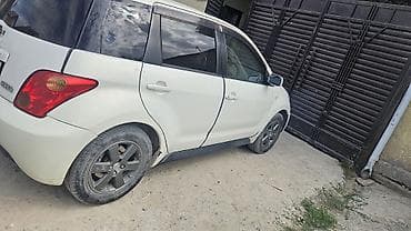 круглый: Daihatsu : 2003 г., Хэтчбэк — 4