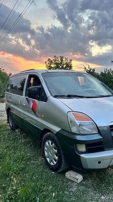 Унаа: Hyundai Starex: 2004 г., 2.6 л, Кол менен иштөөчү, Дизель, Вэн/Минивэн — 9