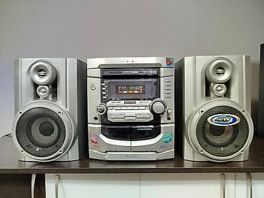 Продаю недорого LG музыкальный центр есть AUX есть и другие муз