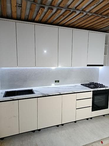 кухонный гарнитур хайтек: Кухонный гарнитур в современном стиле, линейная планировка. - Фасады — 1