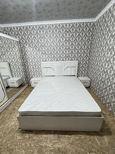 куплю трюмо: Спальный гарнитур в классическом стиле с бело‑золотистым декором — 2