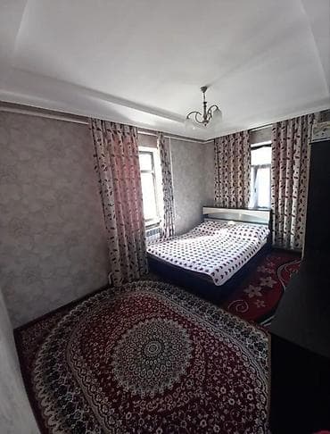 контейнер магазине: Просторный двухэтажный дом с мансардными окнами и балконом. - — 7