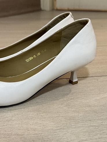 Айымдардын бут кийими: Туфли-лодочки, белые, на низком каблуке
Носила только 1 раз — 2