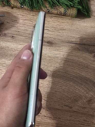 redmi note 13: HONOR Magic6 Pro, зелёный Ключевые характеристики: - Экран 6.8" OLED — 7