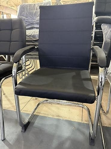 Офисные кресла: Офисное кресло, Без колесиков, цвет - Черный, Экокожа — 1