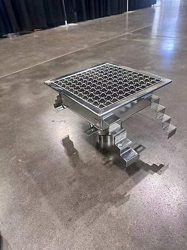 ловушки: Промышленный трап из нержавеющей стали с квадратной решёткой — 1