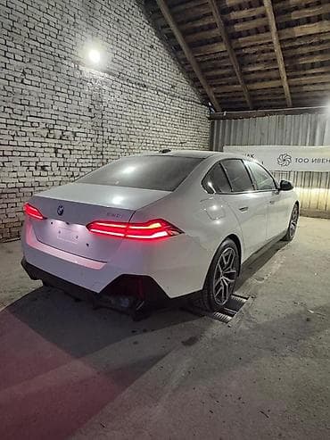 2 8: BMW 5 series: 2024 г., Автомат, Бензин, Седан — 5