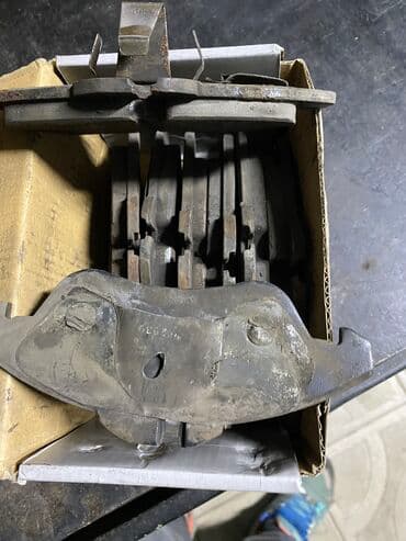 перфорированные тормозные диски: Комплект тормозных колодок Mercedes-Benz 2003 г., Б/у, Аналог — 3