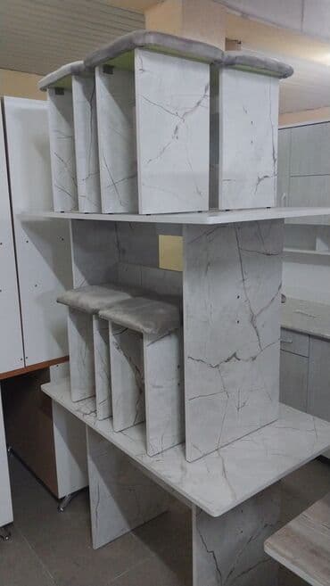 купить кухонный стол и стулья недорого: Для кухни стол и 4 табуретки комплект 3500сом новый оптом и розницу — 9