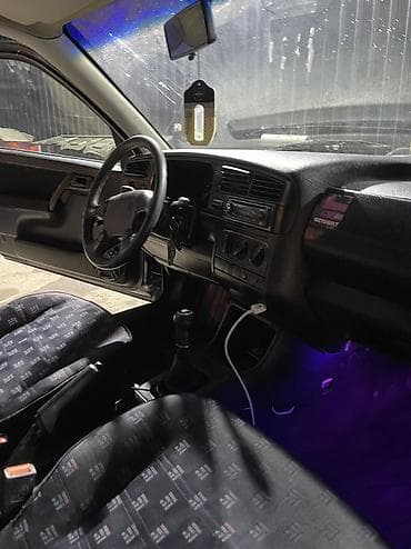 Продажа авто: Volkswagen Golf: 1993 г., 1.8 л, Механика, Бензин, Хэтчбэк — 6