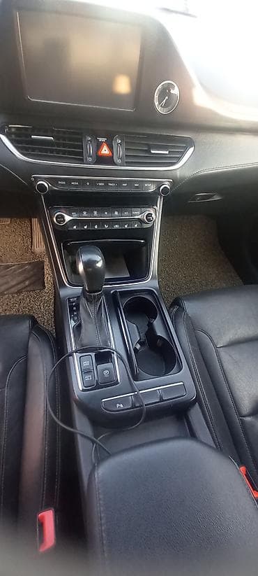geely galaxy e5: Hyundai Grandeur: 2017 г., 2.4 л, Автомат, Бензин, Седан — 5