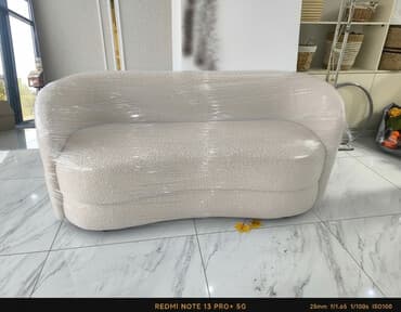 Компактный дизайнерский диван в современном стиле - Коллекция: мягкая at lalafo.kg Компактный дизайнерский диван в современном стиле - Коллекция: мягкая