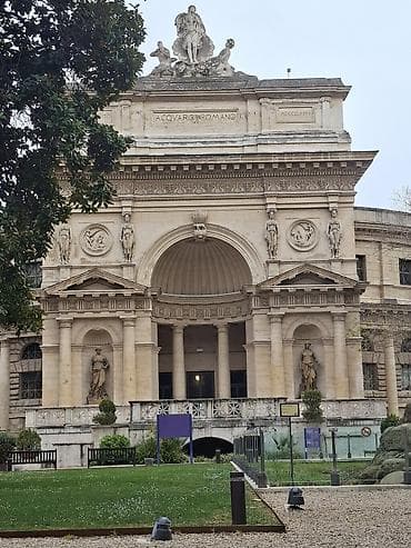 часы монако: Сдаю помещение в центре города Каракол, по первой линиина — 1