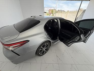 б в: Toyota Camry: 2018 г., 2.5 л, Автомат, Гибрид, Седан — 4