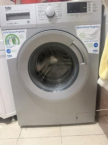 Стиральная машина Beko, фронтальная загрузка. В рабочем состоянии