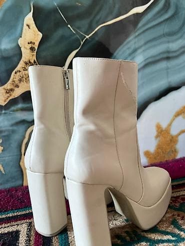 зажигалка zippo: Белые женские ботильоны на массивном каблуке с платформой. - Цвет — 3