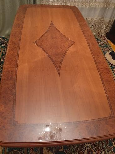 Стол очень красивый
