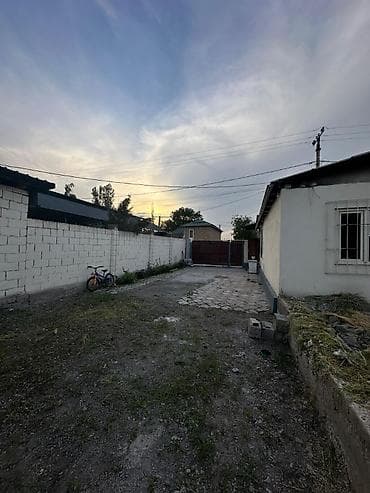 Үйлөр: 🏙️ Продаётся Времянка в📍ж/м Ак-Орго! 🏢 Времянка 2 комнаты | Площадь — 2