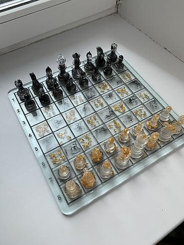 стеклянные шахматы: Авторские шахматы из эпоксидной смолы с декоративной поталью - — 3