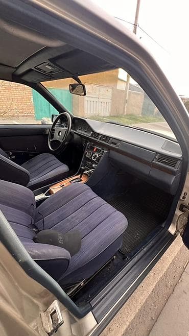 camry 2018: Mercedes-Benz W124: 1986 г., 2.3 л, Автомат, Бензин, Седан — 7