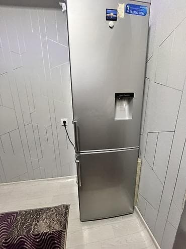 AVANGARD Холодильник двухкамерный, серебристый. Верхняя камера —