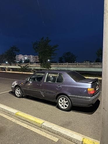 Продажа авто: Volkswagen Vento: 1993 г., 1.8 л, Механика, Бензин, Седан — 3