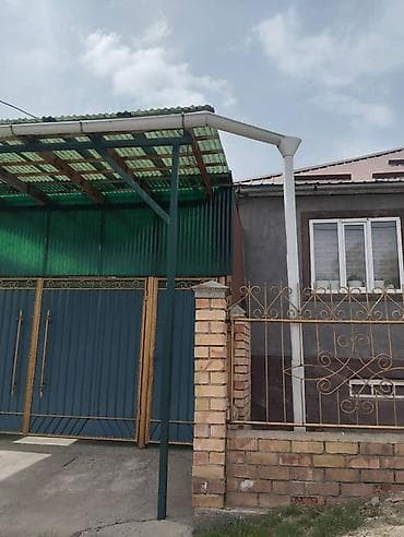 готовые дома в бишкеке: Продаётся частный дом с участком. - Одноэтажный дом из кирпича, фасад — 1
