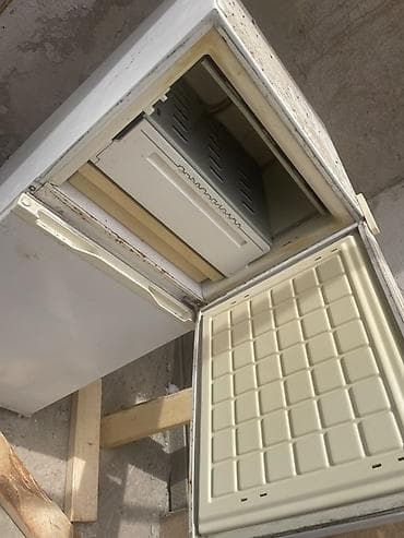 mini refrigerator: Холодильник двухкамерный, классическая компоновка: сверху морозильное — 2